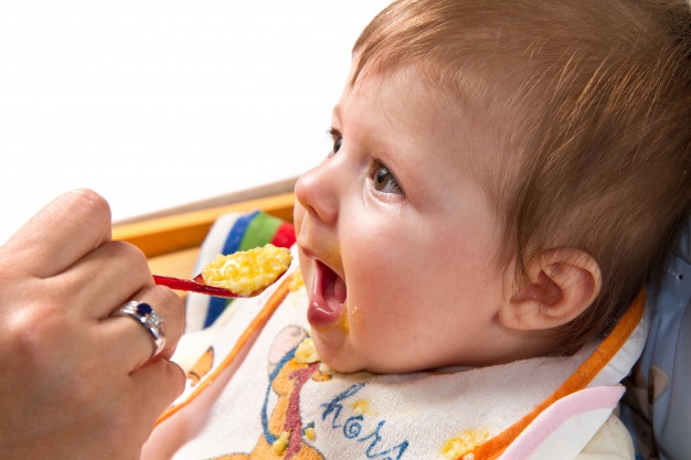 Metode Spoon Feeding untuk Mudahkan Pemberian MPASI