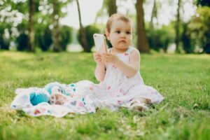 Screen Time Terlalu Lama Dapat Pengaruhi Otak Anak