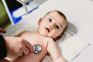 Moms Perlu Tahu, Peraturan BPJS untuk Bayi Baru Lahir