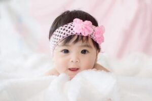 Ide Nama Bayi Perempuan yang Bermakna Pertama