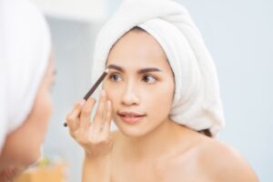 7 Pensil Alis Brand Lokal untuk Alis Rapi Memesona