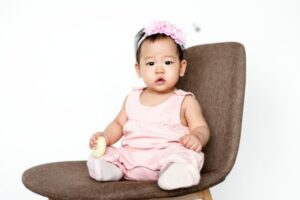 Bahaya di Balik Penggunaan Aksesori Rambut bagi Bayi