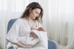 Nyeri saat Menyusui? Ketahui 7 Fakta Mastitis, Moms!