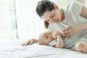Moms, Kenali Tanda-Tanda Bayi Anda Alami Overfeeding