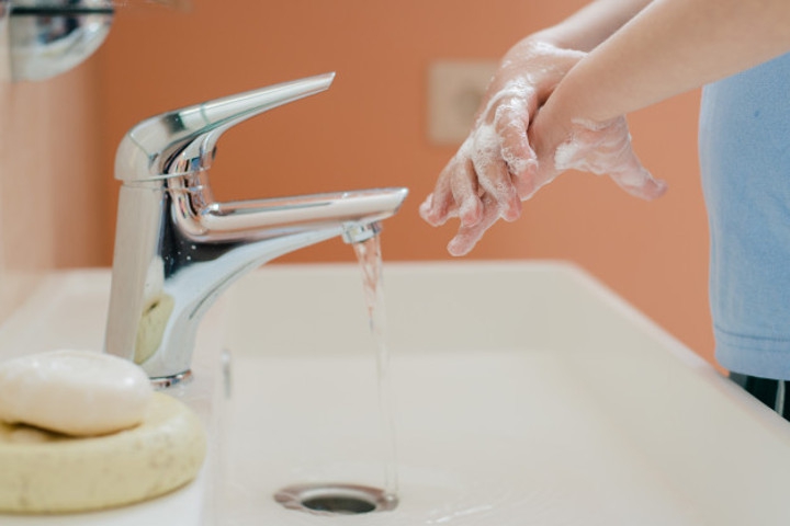 Moms, Belajar Mencuci Tangan Sejak Dini Penting, Lho!