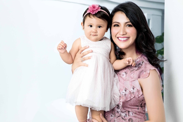 Sharena Delon Berbagi Pengalaman Bahagia Susui Si Kecil