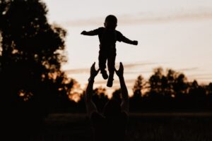 Mengayun Anak bisa Sebabkan Shaken Baby Syndrome?