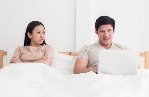 Bagaimana Cara Menghadapi Suami yang Hobi Belanja?