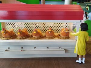 Jakarta Punya Peternakan Indoor Ramah Anak Lho, Moms!