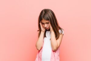 7 Cara Mengatasi Trauma Banjir pada Anak