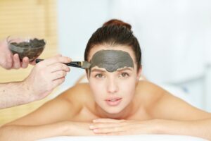 Manfaat Kompres Pilis yang Dipakai Paula Verhoeven