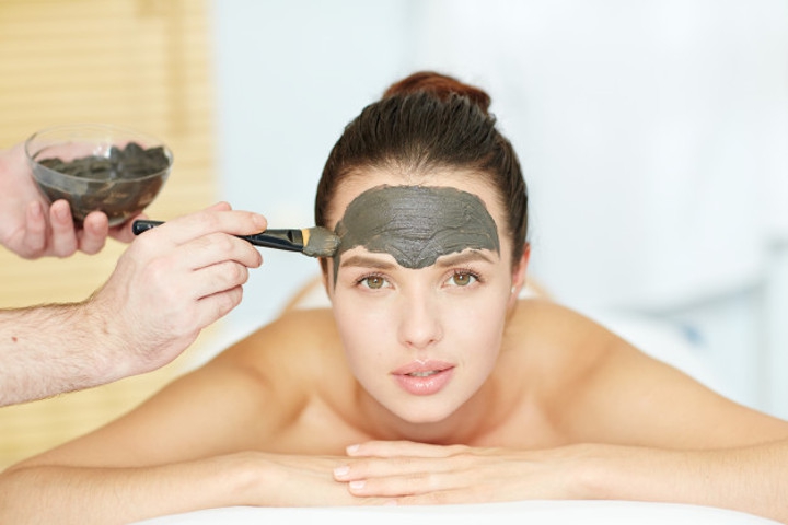 Manfaat Kompres Pilis yang Dipakai Paula Verhoeven