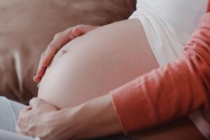 Ini Cara Menangani Kondisi Perut Kembung saat Hamil