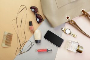 Hati-Hati, Ini Bahaya Isi Tas Anda buat Anak, Moms!