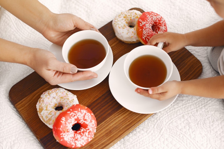 Moms, Ini Bahaya Balita Terlalu Banyak Minum Teh Manis