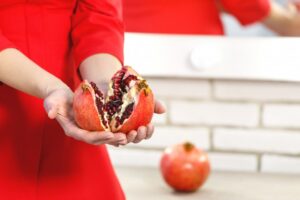 5 Manfaat Buah Delima untuk Ibu Hamil