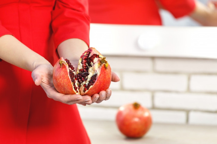 5 Manfaat Buah Delima untuk Ibu Hamil