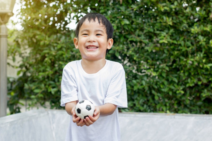 Balita Bau Badan, Bagaimana Cara Tepat Mengatasinya?