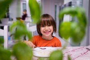 Tips Mengatur Pola Makan Anak saat Berpuasa