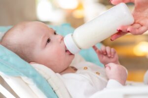 Ini Bahayanya Jika Bayi Minum Susu Sapi Segar