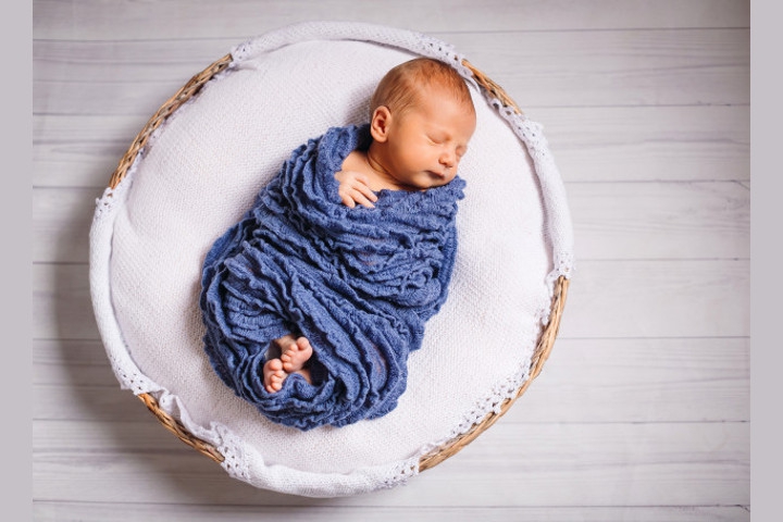 Bayi Sering Kaget, Bahayakah? Ini Cara Mengatasinya