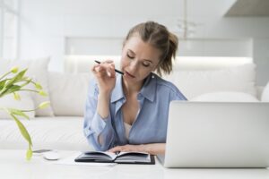 Hindari Stres dengan Postur Duduk yang Tepat Selama WFH