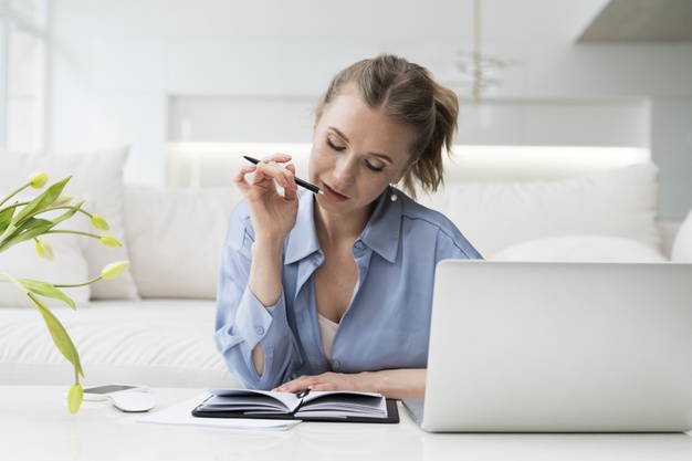 Hindari Stres dengan Postur Duduk yang Tepat Selama WFH