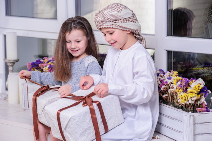 Tepatkah Menjanjikan Hadiah agar Anak Mau Berpuasa?