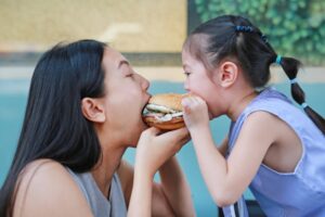 Hati-Hati! Ini Risiko Anak Konsumsi Garam Berlebihan