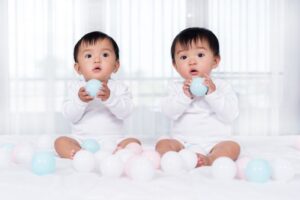 Inspirasi Nama Bayi Kembar dari Anak-anak Selebriti