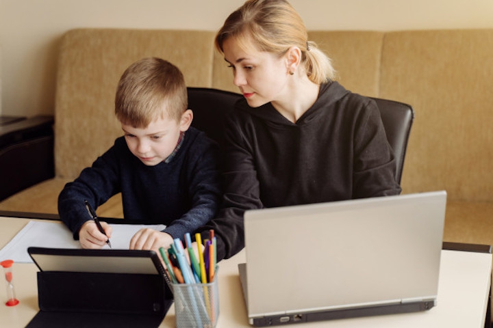 Virtual Babysitting, Tren Mengasuh Anak di Masa Pandemi