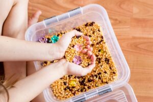 Ide DIY Mainan Sensori untuk Balita di Rumah