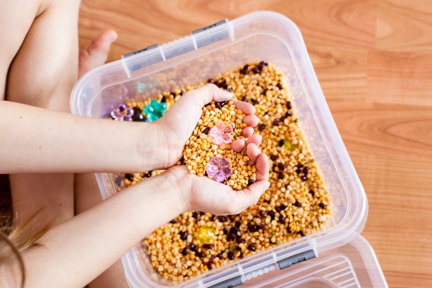 Ide DIY Mainan Sensori untuk Balita di Rumah