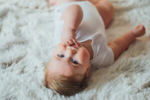 Tanda Bayi Tumbuh Gigi dan Cara Mengatasi saat Ia Rewel