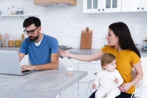 Tanda-tanda Suami Tidak Cukup Membantu Mengurus Anak