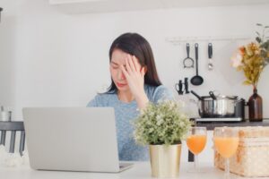 Tips Cegah Mata Lelah Karena Menatap Layar Terlalu Lama