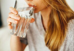 Ketahui Manfaat dan Bahaya Diet Water Fasting