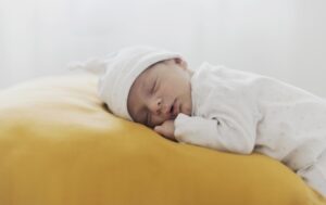 Bayi Baru Lahir Mendengkur saat Tidur, Bahayakah?