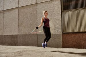 Selain Merampingkan Tubuh, Ini Manfaat Olahraga Skipping