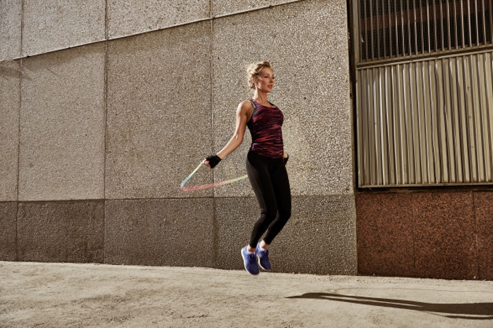 Selain Merampingkan Tubuh, Ini Manfaat Olahraga Skipping