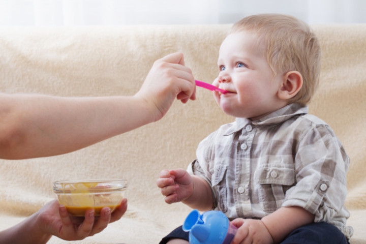 7 Makanan Sumber Protein yang Baik untuk Bayi Anda