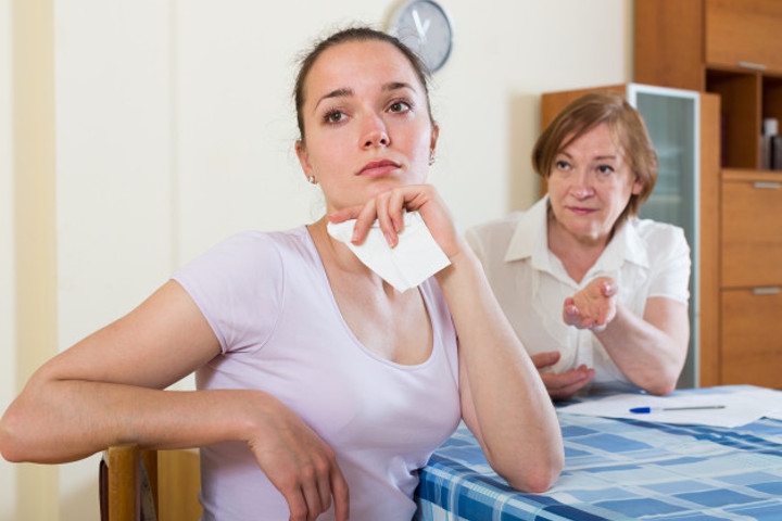10 Ciri Ibu Mertua Menyebalkan dan Cara Menghadapinya (1)