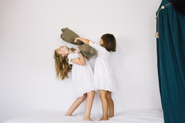 Balita Suka Memukul, Ini Penyebab dan Cara Mengatasinya