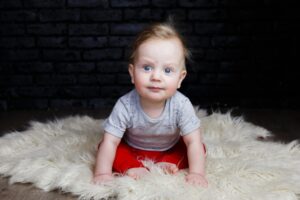 Moms, Ini Perkembangan Bayi 6 Bulan yang Perlu Anda Tahu