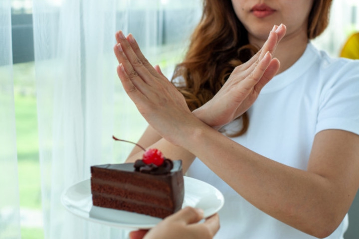 5 Cara Alami yang Aman untuk Mengurangi Nafsu Makan