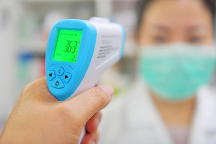 Benarkah Termometer Tembak Bisa Merusak Otak dan Mata?