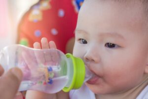 Amankah Bayi Minum Air Isi Ulang?