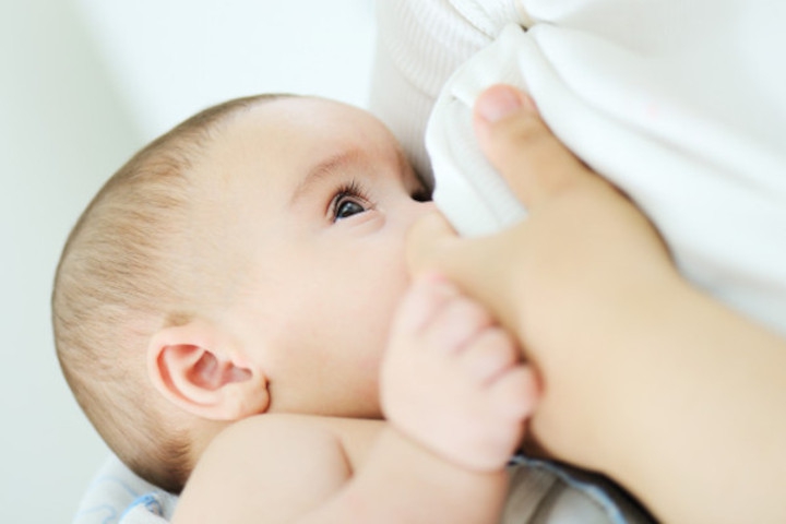 Tipe-tipe Bayi saat Menyusu Berdasarkan Zodiak