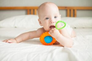5 Rekomendasi Rattle Bayi untuk Stimulasi Bayi Optimal