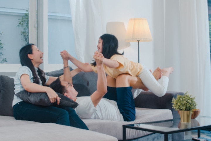 Ini Beda Pola Asuh Keluarga Asia dengan Keluarga Eropa